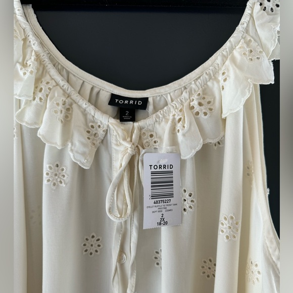 Torrid 2 cream tank top - Picture 3 of 5